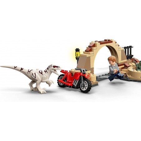 Klocki LEGO Jurassic World Atrociraptor: pościg na motocyklu 76945
