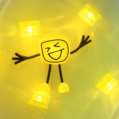 Glo Pals Ludzik LED świecący w Wodzie Żółty + 2 Kostki Sensoryczne