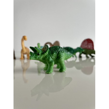 Dinozaury 12 szt. Zestaw Figurek w Tubie Safari Ltd.