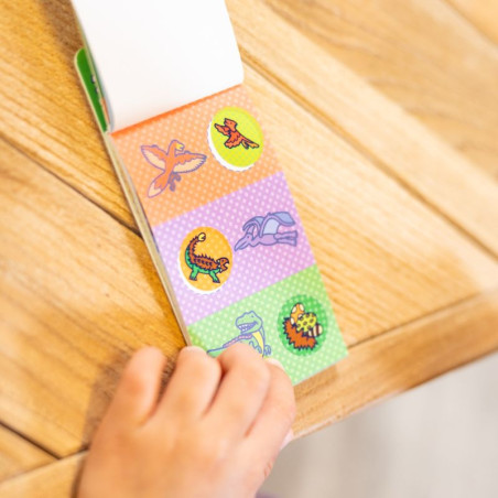 Naklejki uzupełniające i notesik zabaw Dinozaury Sticker WOW Melissa & Doug