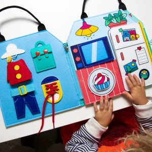 Montessori miękka książka Mój dzień aktywizująca Omy