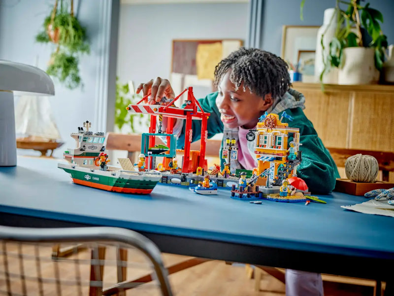 Lego 60422 Nadmorski port ze statkiem towarowym