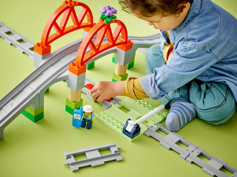Lego Duplo 10426 Most i tory kolejowe — zestaw rozszerzający 42 el.