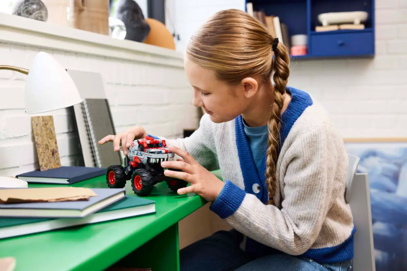 Lego 42200 Monster Jam ThunderROARus z napędem typu pull-back