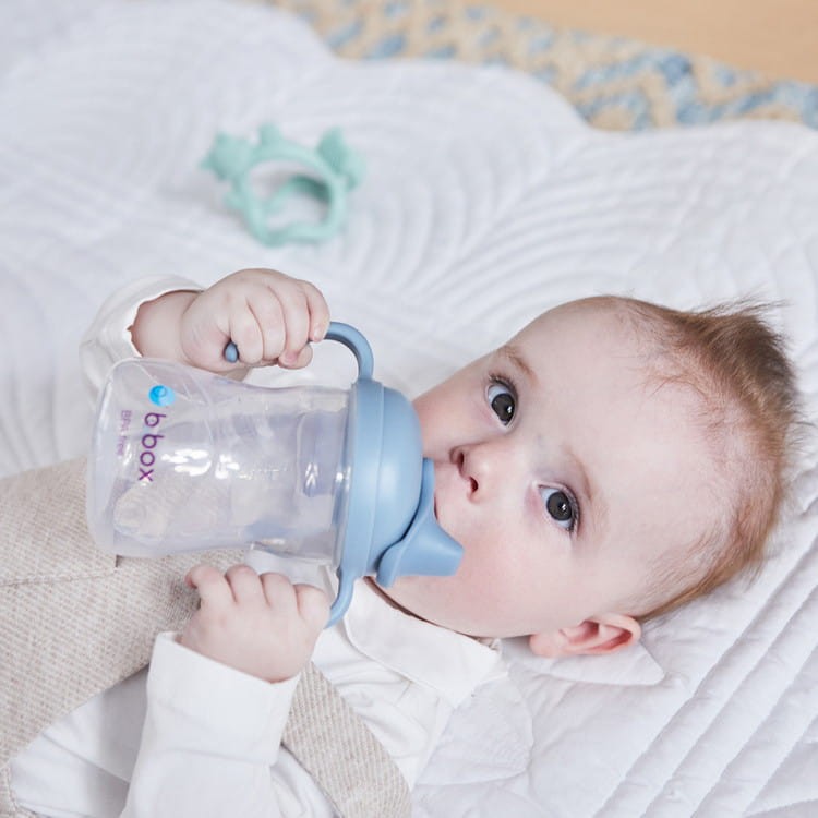 b.box kubek z miękkim ustnikiem i uchwytami błękitny