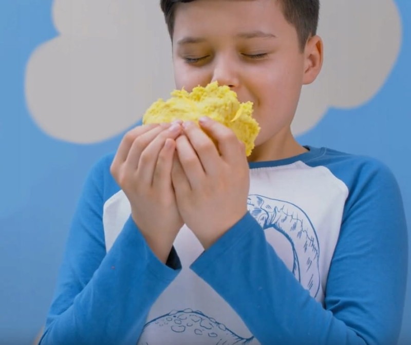 Chmurkolina pachnąca żółty mango z lśniącą folią Epee