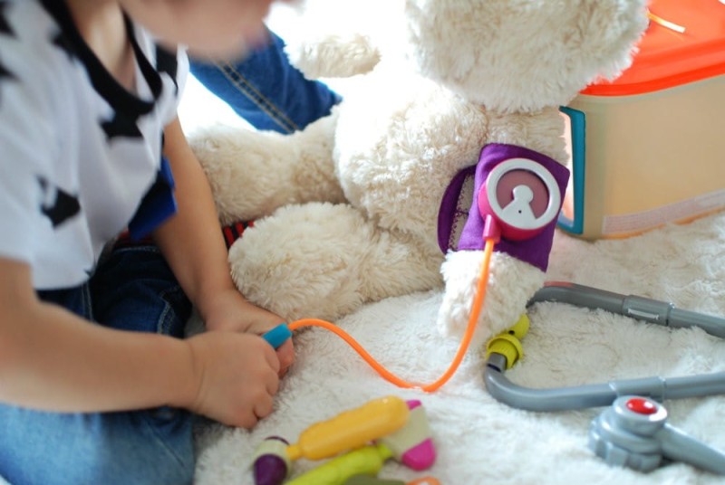 B.toys - zestaw lekarski 13 elementów Doctor Set Wee MD