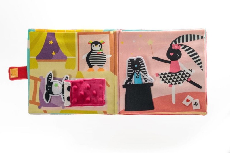 Materiałowa książeczka sensoryczna z postaciami - Mom's Care