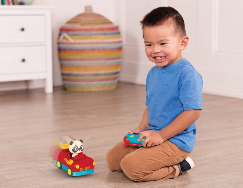 B.toys - auto zdalnie sterowane z pasażerem Riding Racers Bingo Panda