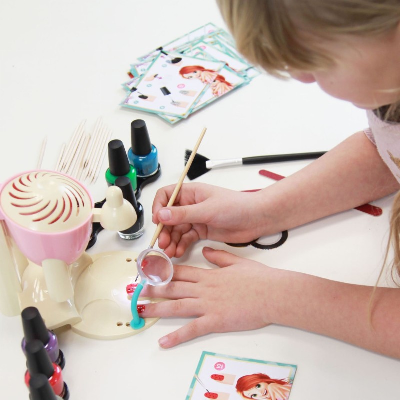Salon Manicure Malowanie Paznokcie Professional Studio - Buki