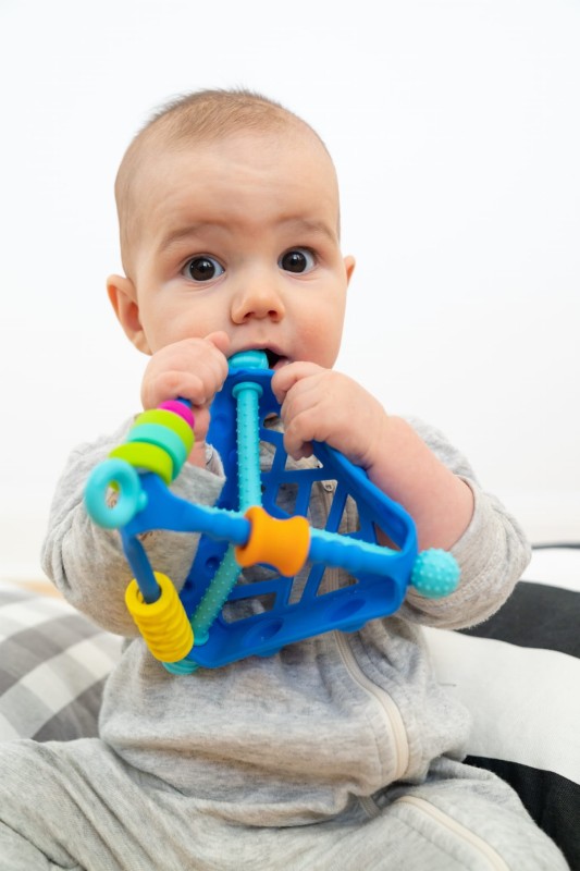 Gryzak Sensoryczna Piramidka Wigloo - Möbi
