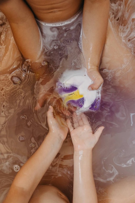 Kula do Kąpieli Barwiąca Wodę Księżyc - Mini U