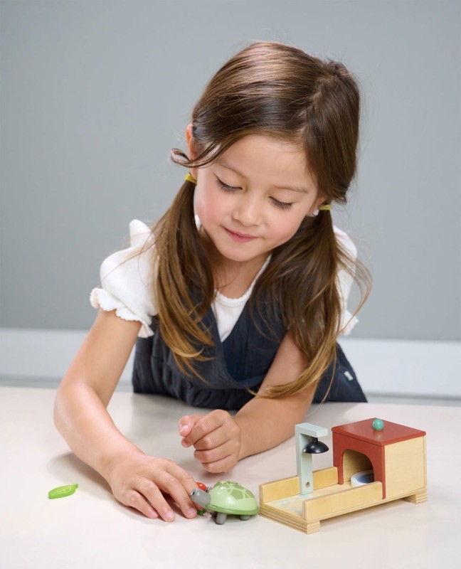Drewniane figurki do zabawy Żółwie w Domku - Tender Leaf Toys