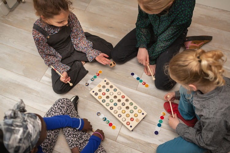 Przebijanka kształty i kolory. Gra zręcznościowa BS Toys