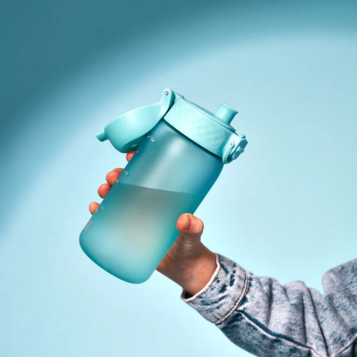 ION8 dziecięcym bidon z miarką Sonic Blue 350 ml