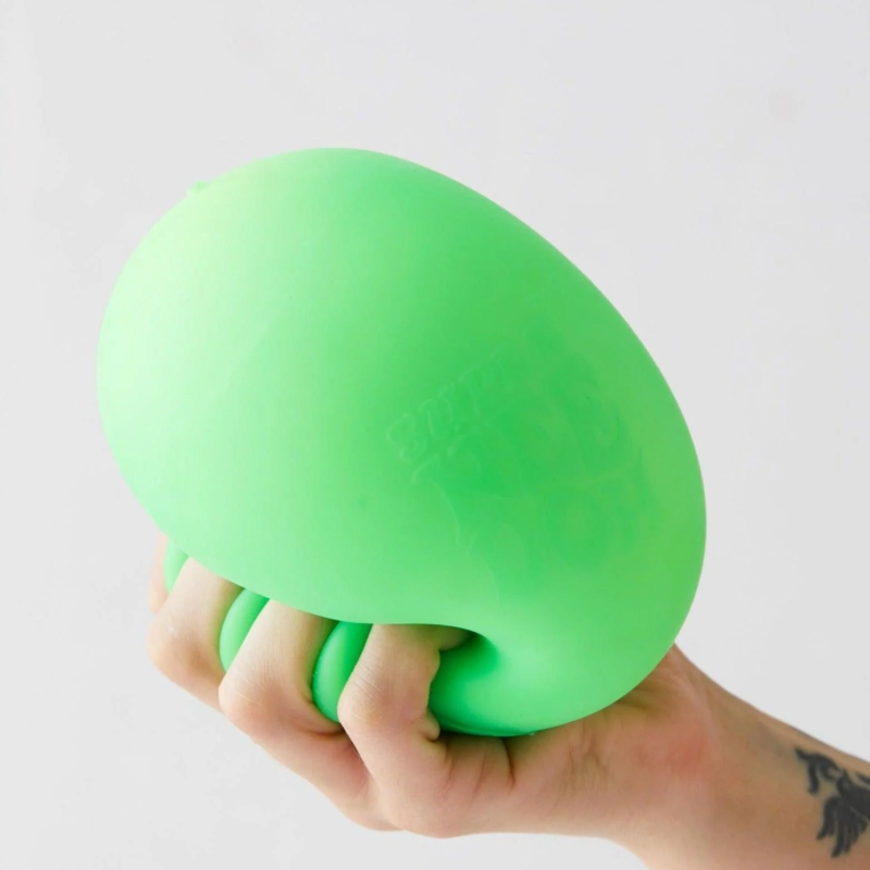 Gigantyczny gniotek piłeczka zielona Super Needoh Schylling