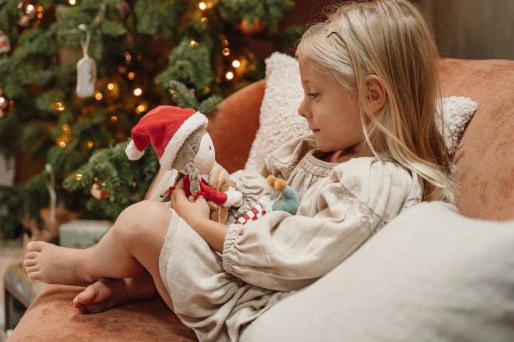 Świąteczna Lalka Rosa 35 cm w Pudełku - Little Dutch