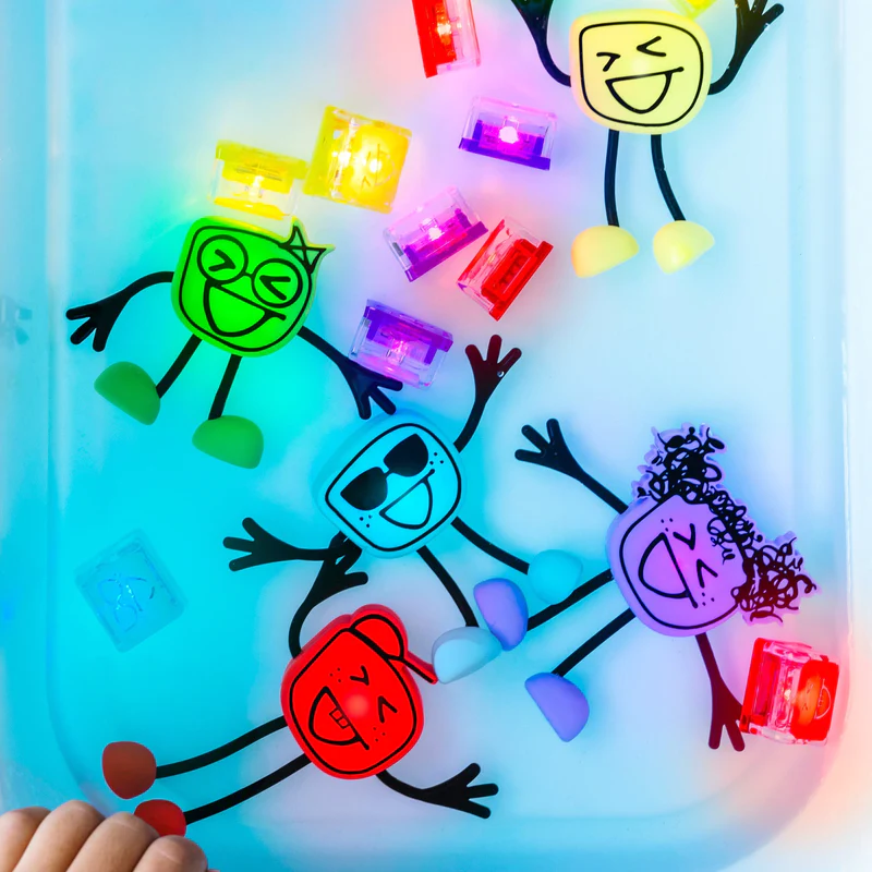 Glo Pals Ludzik LED świecący w Wodzie Zielony + 2 Kostki Sensoryczne