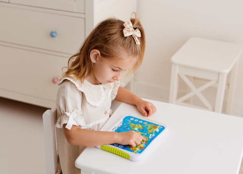 Edukacyjny Tablet dla dzieci Mały Podróżnik Dumel Discovery