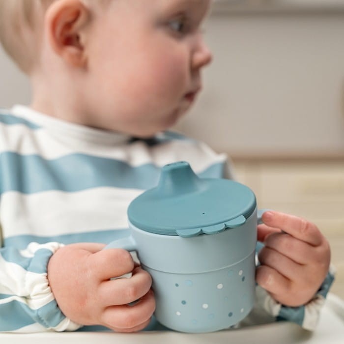 Kubek z ustnikiem kropeczki niebieski Done by Deer