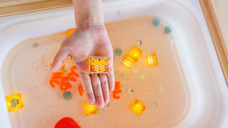 Glo Pals 4 kostki LED świecące w wodzie Daniel Tygrysek