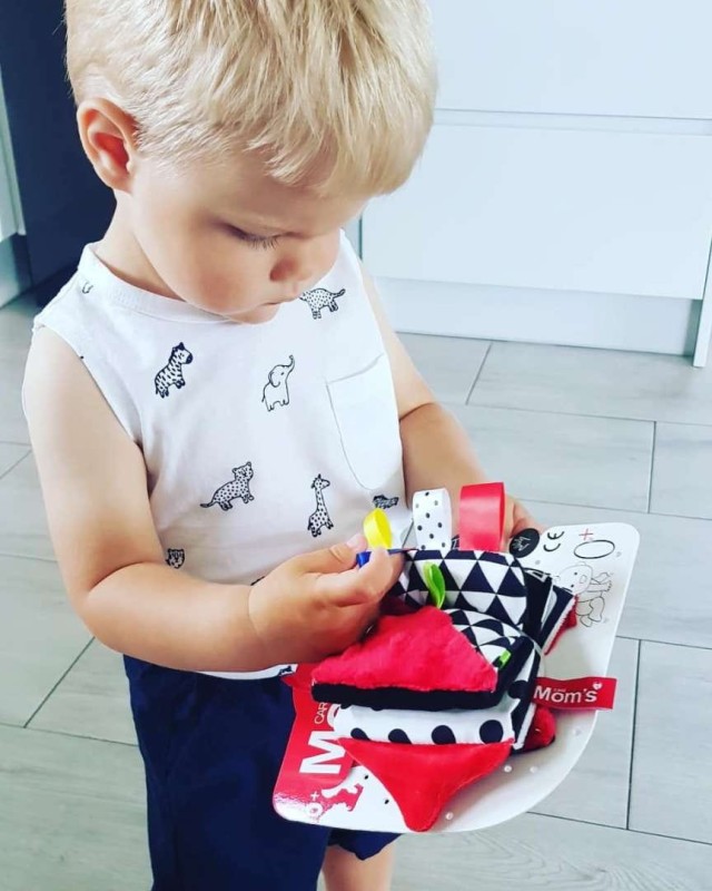 Książeczka z Lusterkiem Kontrastowa Czerwona - Mom's Care