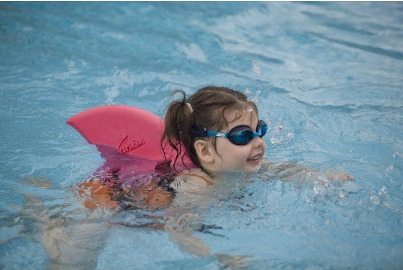 Płetwa rekina do pływania róż - SwimFin