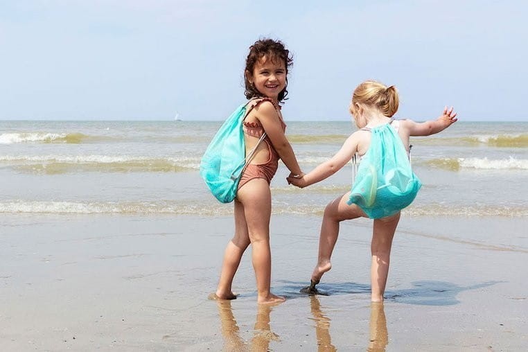 Zabawki plażowe: wiaderko, łopatki, sitko foremka + worek - Quut