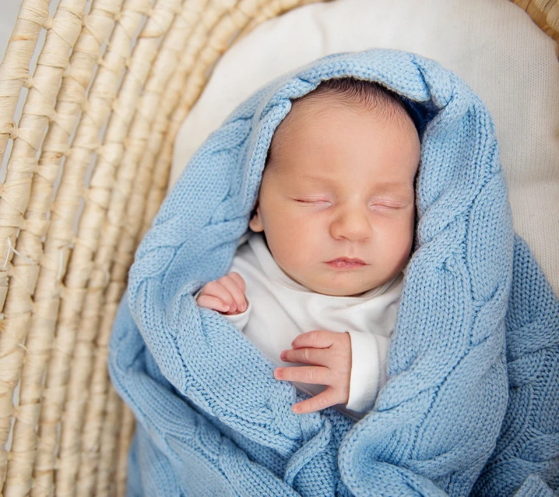 Kocyk z Wełny Merino 80x100 cm Błękitny Warkocz - Lullalove