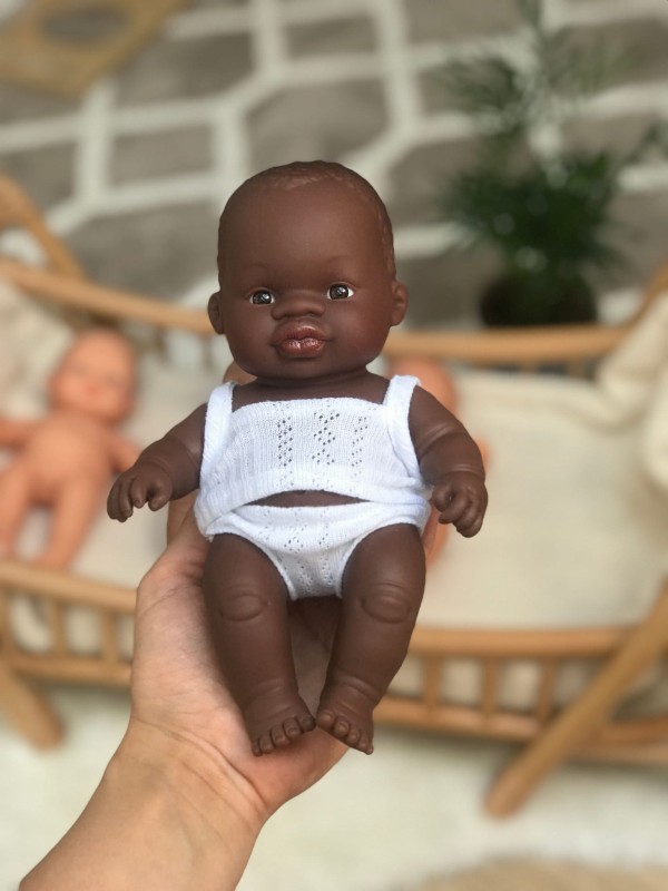 Pachnąca Lalka Chłopiec Afrykańczyk 21cm - Miniland Doll