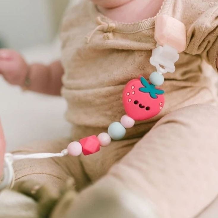 Zawieszka do smoczka Darling Truskawka - loulou LOLLIPOP