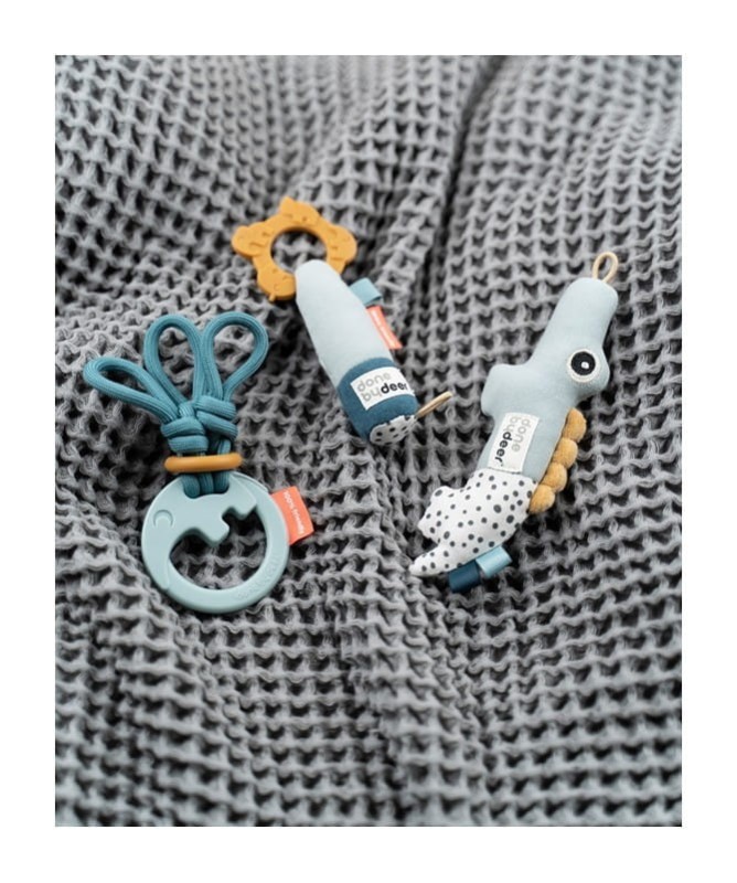 Zestaw Prezent dla Noworodka Grzechotki błękit - Done By Deer