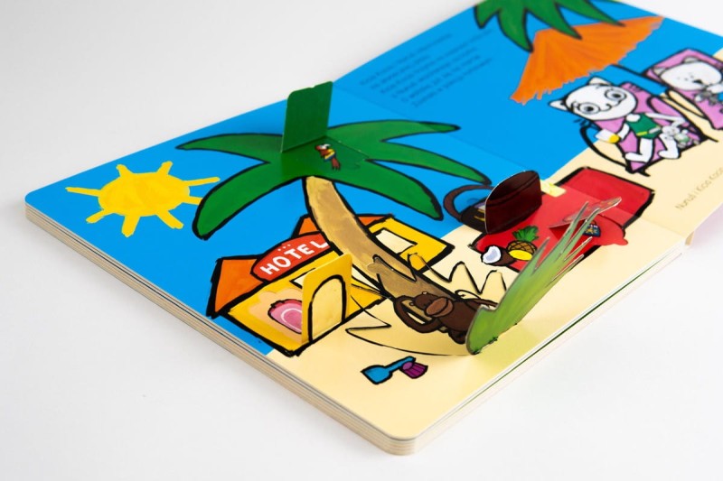 Kicia Kocia i Nunuś. Gdzie jest moja walizka? Książka z okienkami