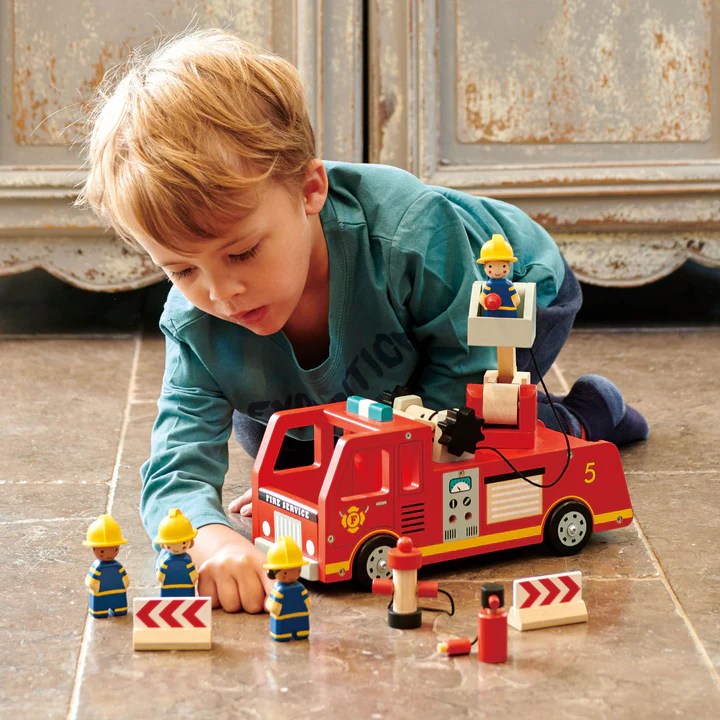 Wóz Strażacki z Podnośnikiem i Strażakami - Tender Leaf Toys