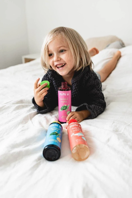 Truskawkowy Płyn do Kąpieli Barwiący Wodę Bąbelkowy - Mini U