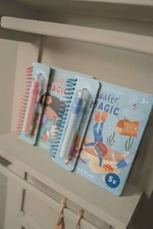 Kolorowanka Wodna Rosa w Ogrodzie - Little Dutch