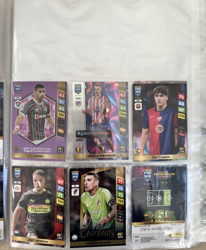 Album piłkarski PANINI FIFA 365 ADRENALYN XL 2025 zestaw startowy + 17 kart