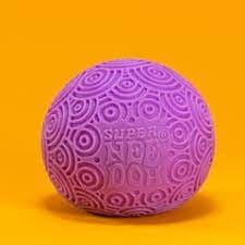 Gigantyczny gniotek piłka fioletowy Super Needoh Ripples Schylling