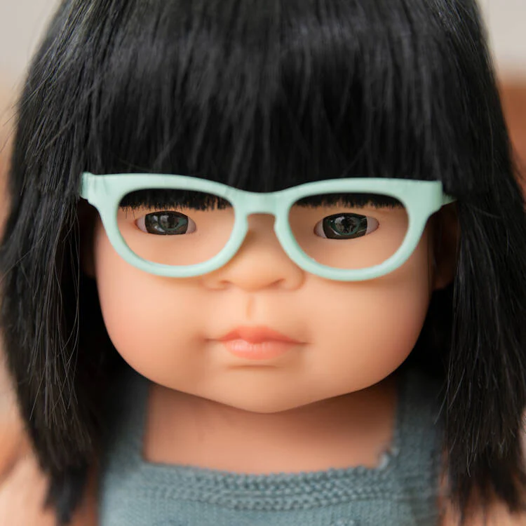 Lalka z okularami dziewczynka Azjatka 38cm pachnąca Miniland Doll