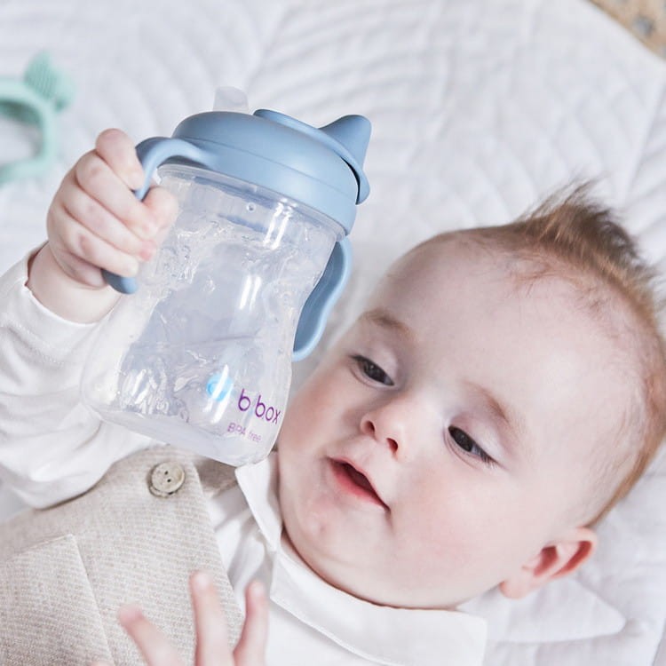 b.box kubek z miękkim ustnikiem i uchwytami błękitny