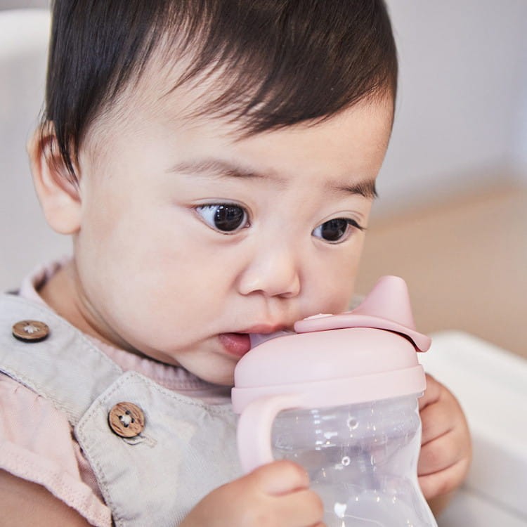 b.box kubek z miękkim ustnikiem i uchwytami szałwiowy