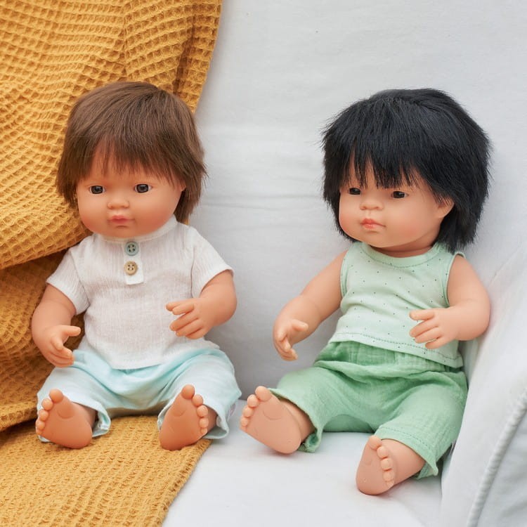 Pachnąca Lalka Chłopiec Europejczyk 38cm brązowe włosy - Miniland Doll