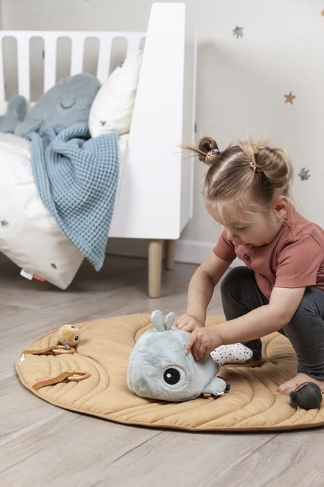 Miękki Wieloryb z Rybkami Wally Blue - Done by Deer