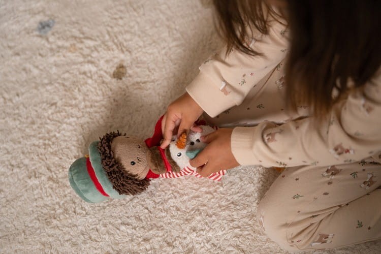 Świąteczna Lalka Chłopiec Jake z Bałwankiem - Little Dutch