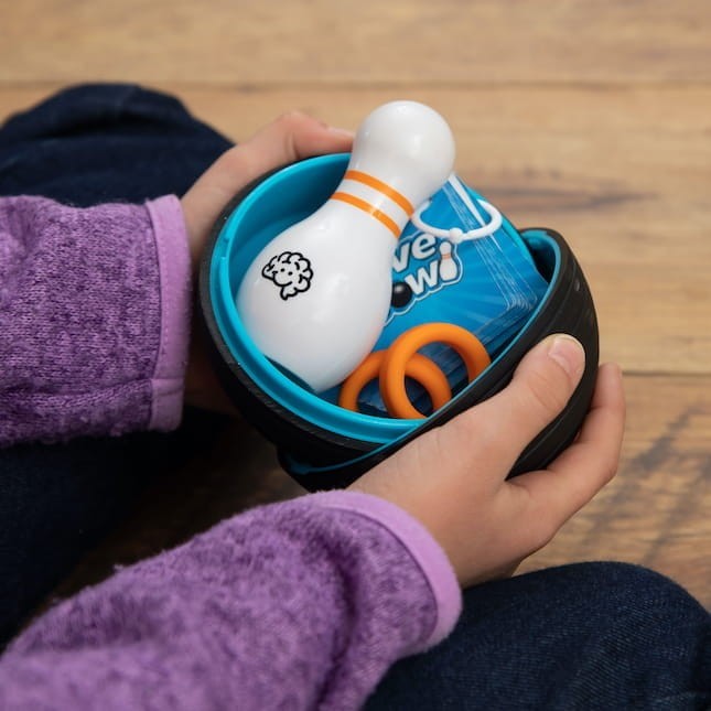 Podkręcona Kula do Kręgli - Fat Brain Toys