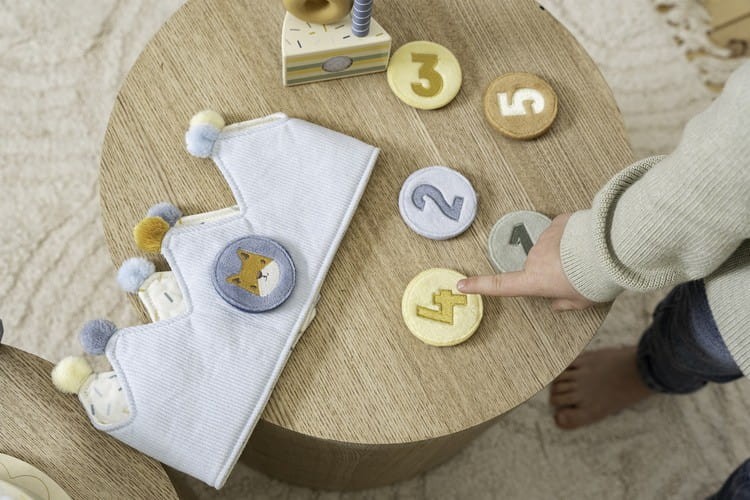 Błękitna korona urodzinowa z cyferkami na rzep Little Dutch