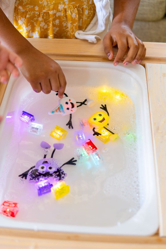 Glo Pals Kostki LED świecące w wodzie fioletowe 4 sztuki