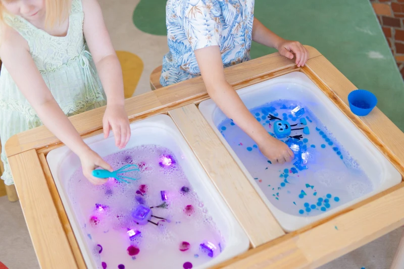 Glo Pals 4 kostki LED świecące w wodzie Abby Ulica Sezamkowa