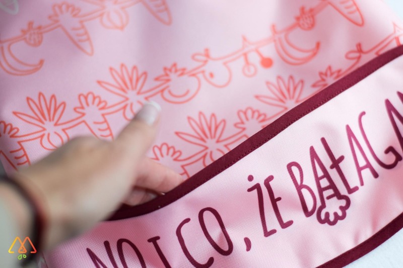 Fartuszek "No I Co, Że Bałagan" Różowy - Alaantkoweblw