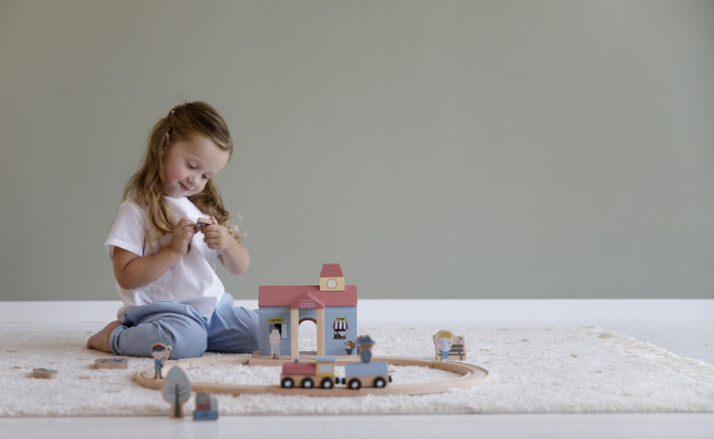 Drewniana Stacja kolejowa z pociągiem - Little Dutch